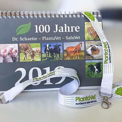 Futura Plantavet Kalender Band Werbeartikel Werbemittel Logo Druck Versand Logistik Kundengeschenk Merchandising 13